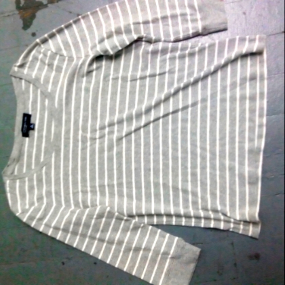 Long sleeve like new shirt. Perfect for over shirt day on a boat.